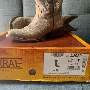 TN Brown/ Bone Embroidery SQ. TOE